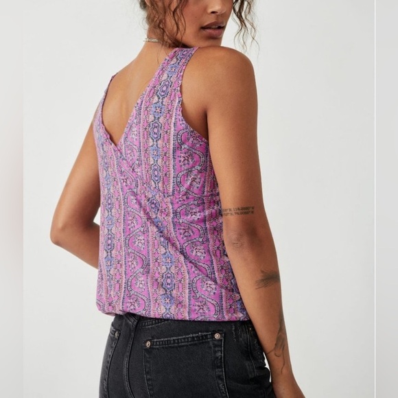 NEW  We the Free People Your Twisted Tee Tank Purple Floral Bloom Size XS NWT - Picture 3 of 6